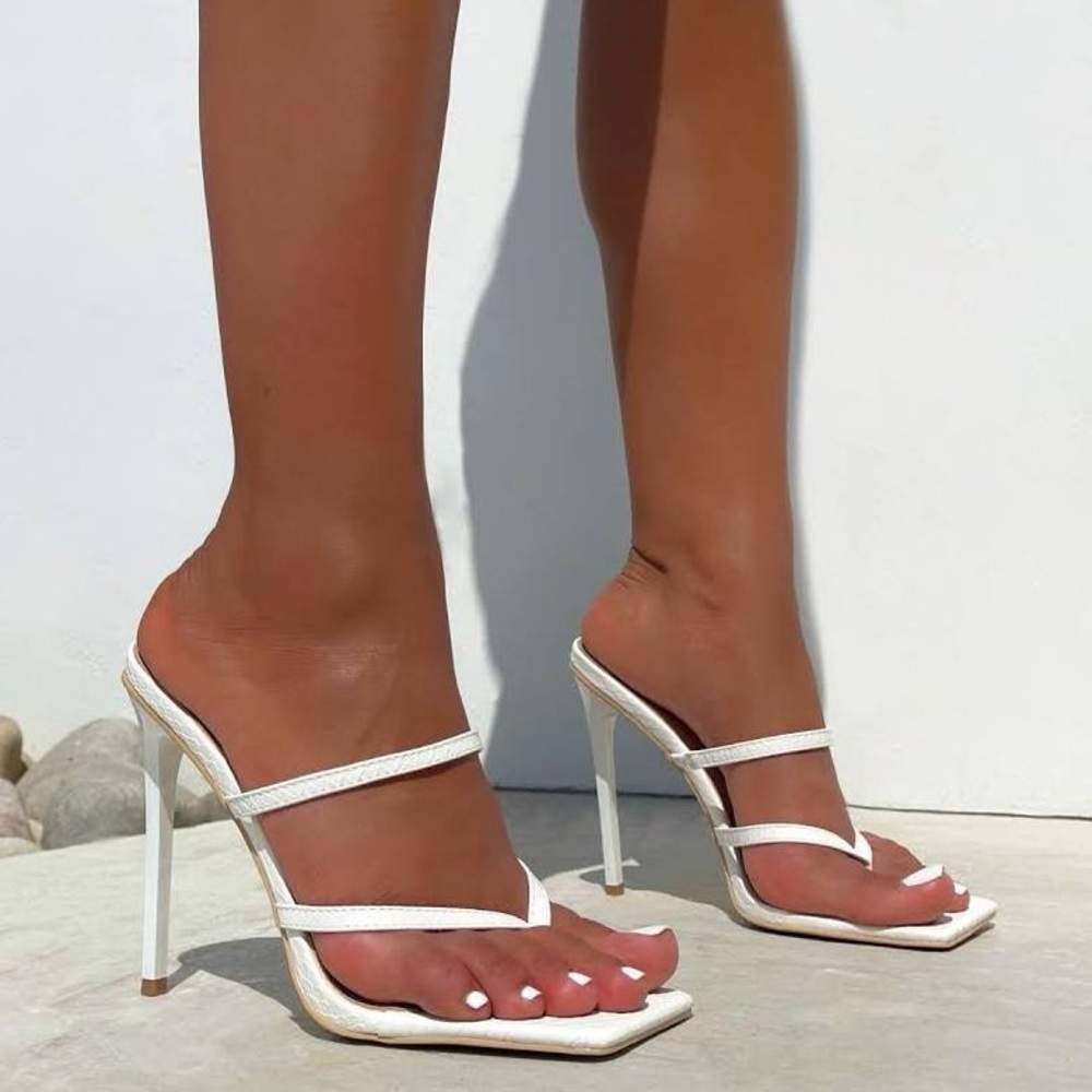 Simmi White Sandal Heel!